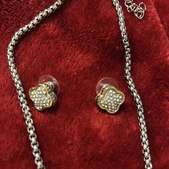 Elegant Gold and Silver Clover bling Jewelry Set - Picture 7 of 15